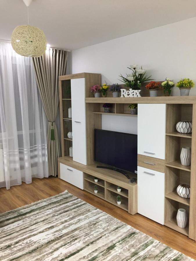Roby Apartament Boekarest Buitenkant foto