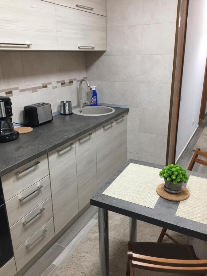 Roby Apartament Boekarest Buitenkant foto