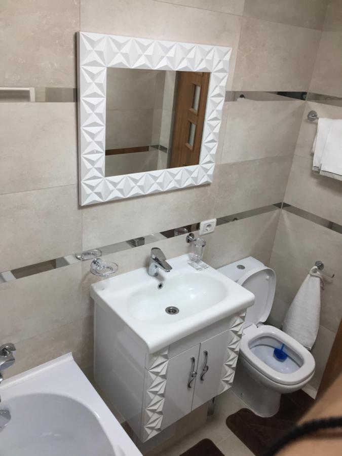 Roby Apartament Boekarest Buitenkant foto