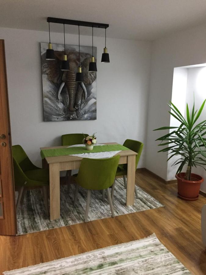 Roby Apartament Boekarest Buitenkant foto